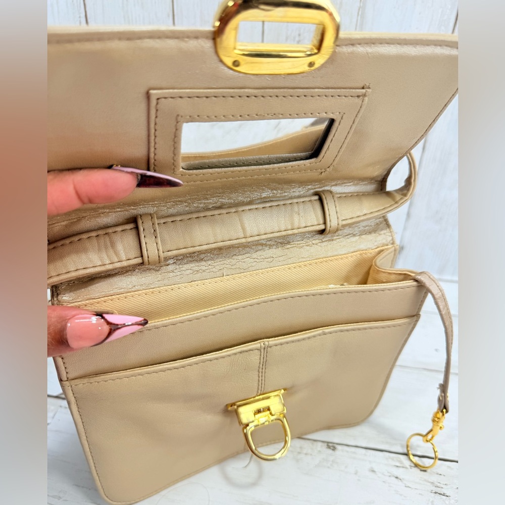 Vintage Tan 80s Faux leather Crossbody Hand bag purse With Mirror & Key Chain - Picture 6 of 13